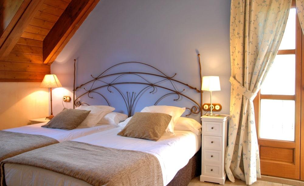 בנאסקה Hotel Selba D'Ansils מראה חיצוני תמונה